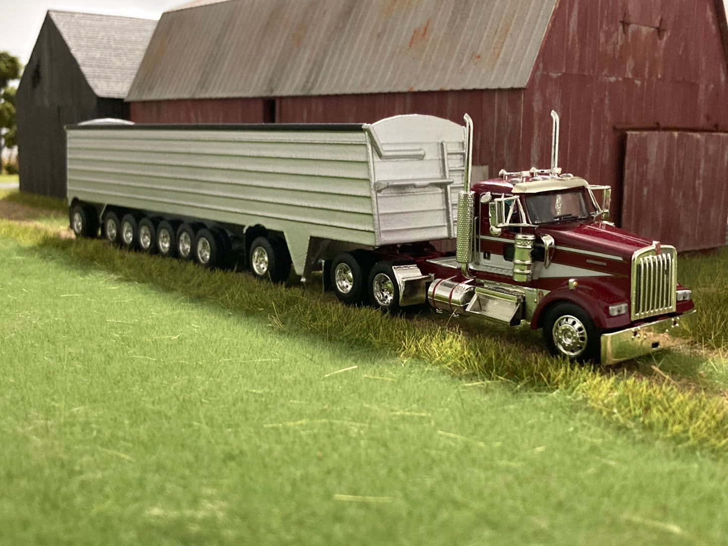 1/64 8 Axle 3 Hopper Grain Trailer for Semi Trucks – 2 Scale Fabrications